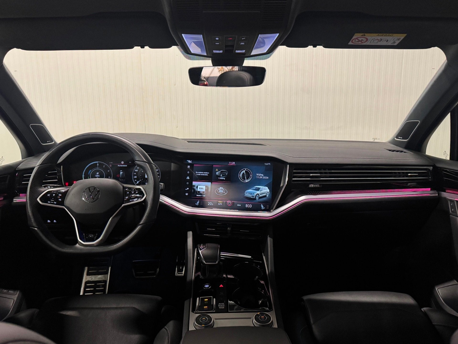 Volkswagen Touareg 3.0 TSi eHybrid 4MOTION R | PANO | 360 CA, Automaat, Dealer onderhouden, 14 kWh, Gebruikt