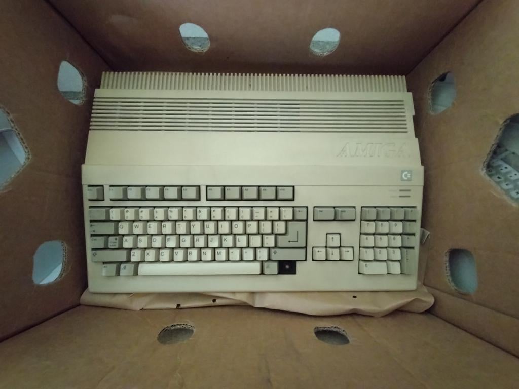 Commodore Amiga 500 (2x), 1081 Monitor en meer., Computers en Software, Vintage Computers, Ophalen, Commodore