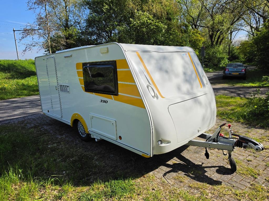 Trigano Freestyle 390 caravan (2020) – hefdak + mover+tent, Caravans en Kamperen, 2 aparte bedden, Standaardzit, Trigano, Kluisje