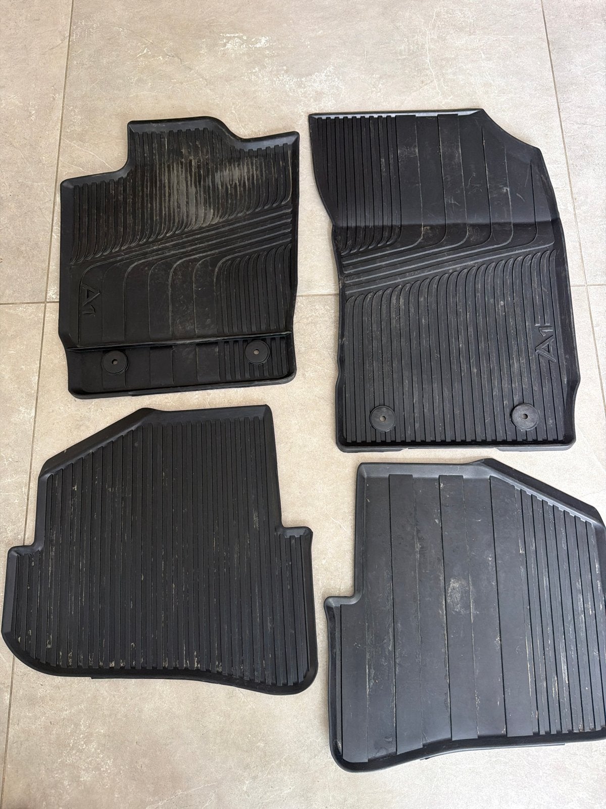 Set van 4  originele Audi  8x rubberen automatten - Gebruikt, Ophalen, Gebruikt