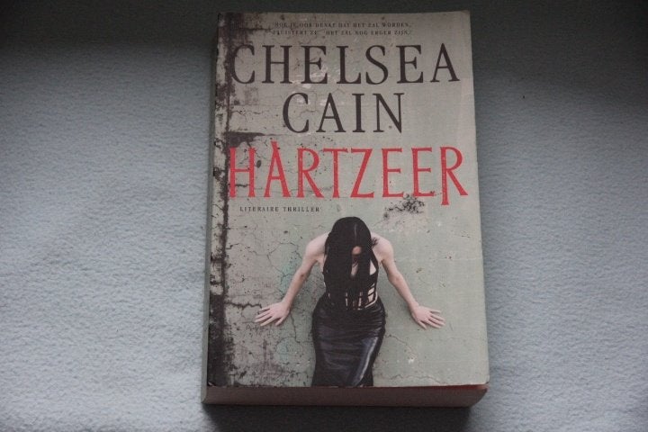 Boek: Hartzeer door Chelsea Cain, spannende thriller, Ophalen of Verzenden, Zo goed als nieuw, Chelsea Cain, Amerika