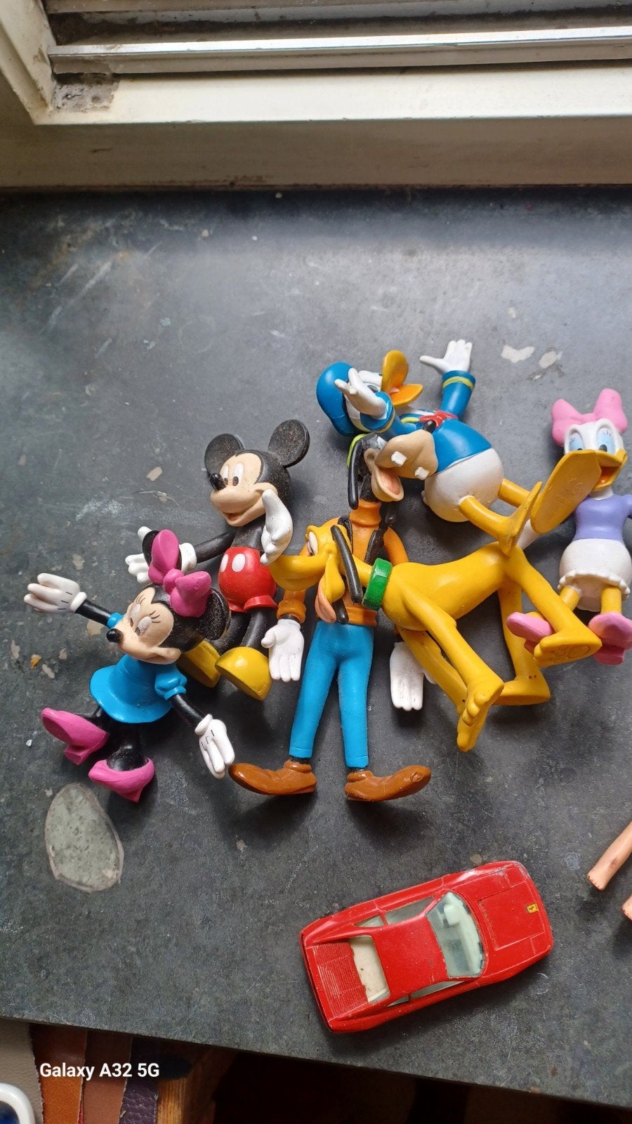 oud speelgoed: Disney, Efteling, Barbies, Ferrar, Verzenden