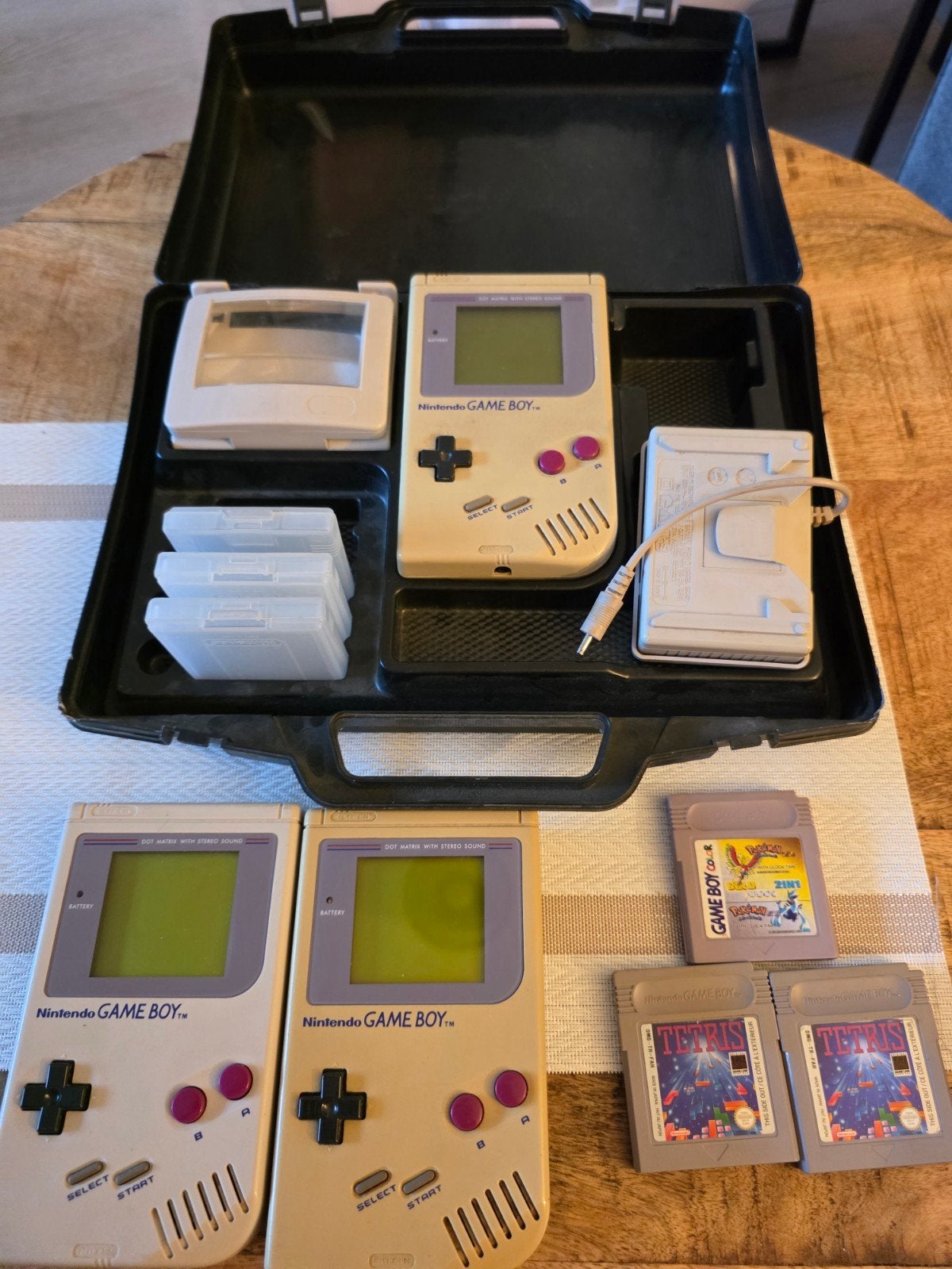 3x Game Boy DMG met koffer, accessoires en games, Spelcomputers en Games, Games | Nintendo Game Boy, Gebruikt, Puzzel en Educatief