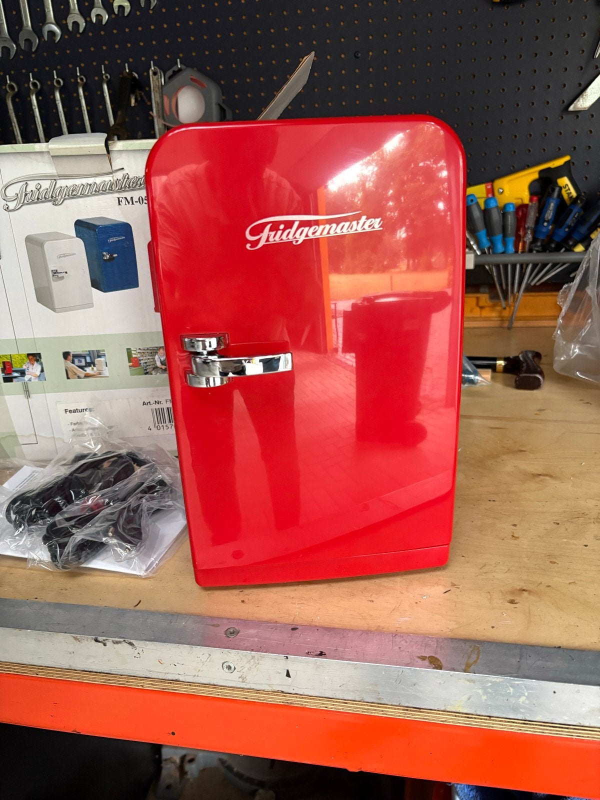 Fridgemaster FM-05 Mini Koelkast Rood - Compact & Draagbaar, Ophalen, Zonder vriesvak, Minder dan 45 cm, Minder dan 85 cm