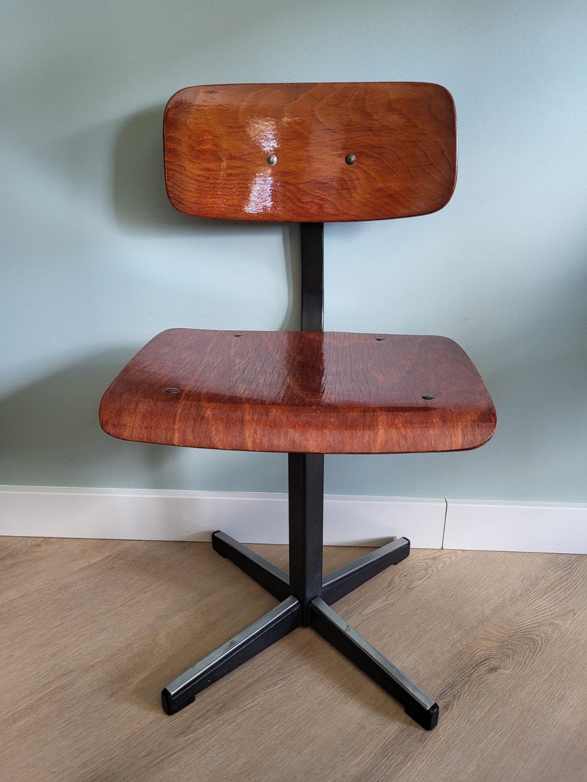Vintage schoolstoeltje industrieel, Kinderen en Baby's, Kinderkamer | Tafels en Stoelen, Ophalen, Gebruikt, Stoel(en)