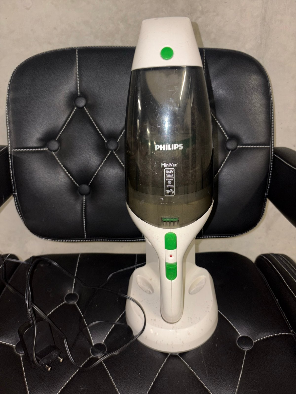 Philips MiniVac Kruimeldief 10.8V met Oplaadstation, Witgoed en Apparatuur, Gebruikt, Draadloos, Ophalen of Verzenden, Reservoir