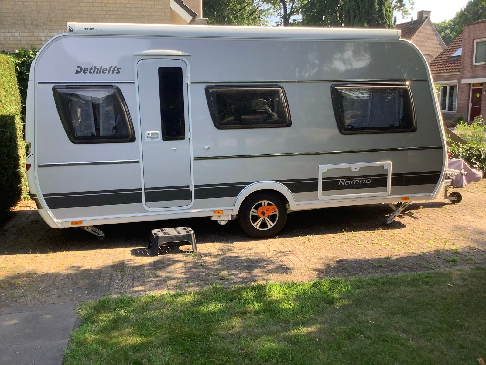 Dethleffs 460 el Nomad Avantgarde, DE MEEST LUXE UITV, Standaardzit, Particulier, Dethleffs, 5 tot 6 meter