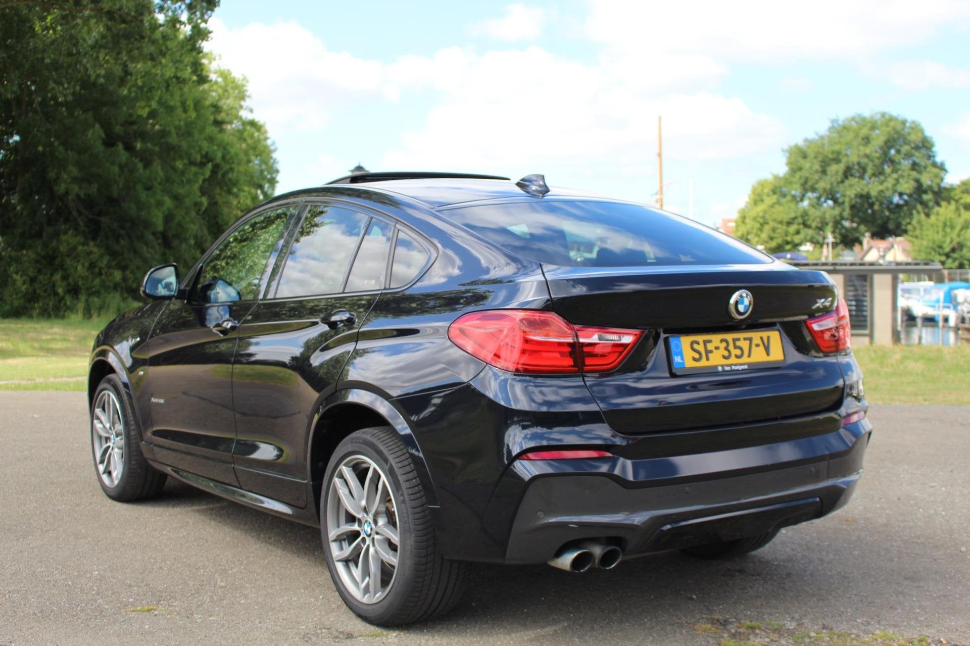 BMW X4 XDrive28i Centennial High Executive *245PK *Pano *Cam, Automaat, Dealer onderhouden, Lichtsensor, Gebruikt
