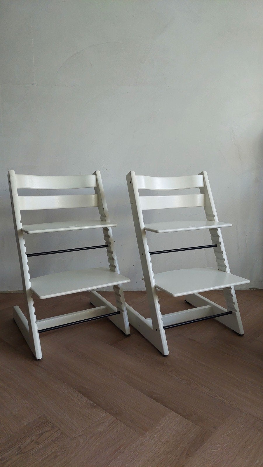 2 Stokke Tripp Trapp stoelen wit, Tuin en Terras, Ophalen, Gebruikt, Hout, Verstelbaar