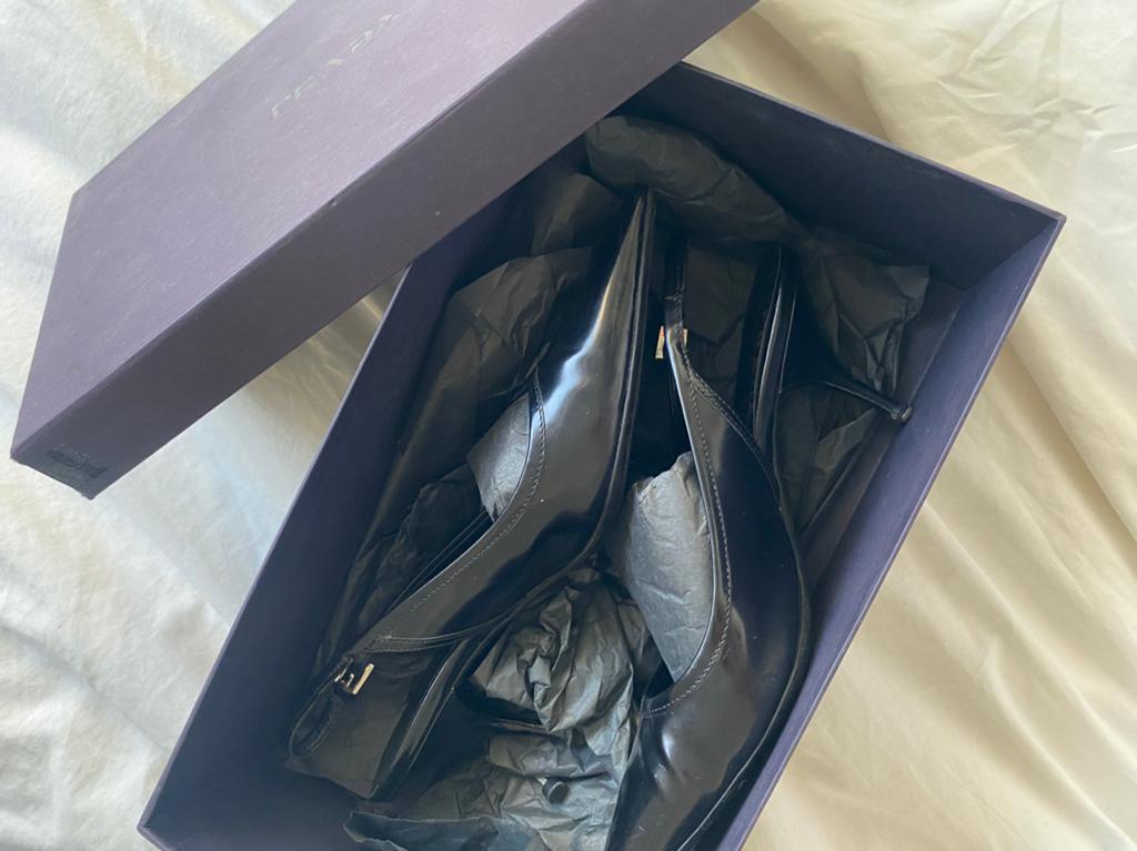 Zwarte Prada hakken, Sieraden, Tassen en Uiterlijk, Uiterlijk | Parfum, Ophalen of Verzenden, Zo goed als nieuw