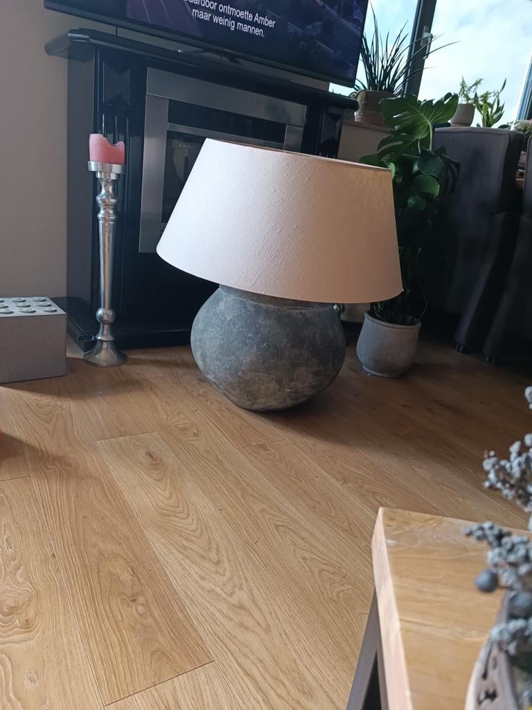 Grote schemerlamp met betonnen voet en crèmekleurige kap, Ophalen, Modern, Industrieel, Landelijk, Gebruikt, Minder dan 50 cm