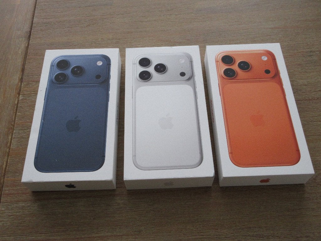 (Geseald) Iphone 17 Pro + Case + Garantiebewijs, Telecommunicatie, Mobiele telefoons | Apple iPhone, Ophalen, Nieuw, Goud, 256 GB