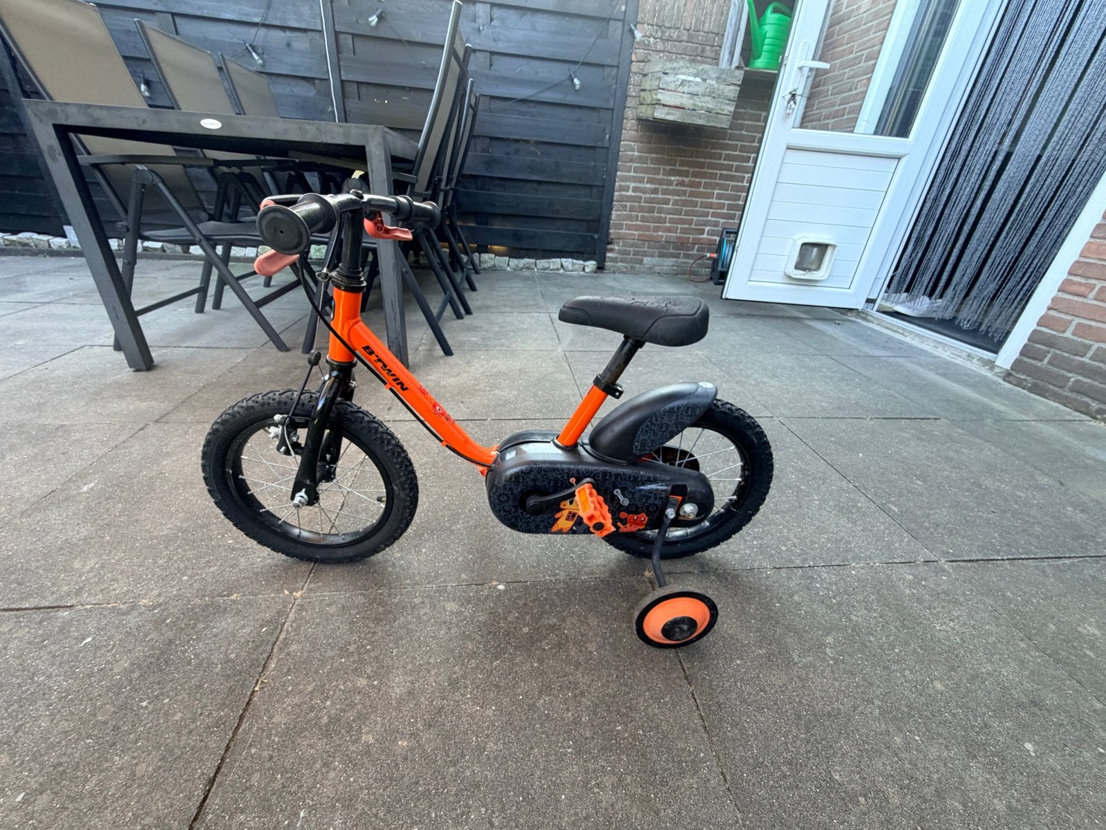 B'Twin Kinderfiets Oranje met Zijwieltjes - 16 inch, Zijwieltjes, Velgrem, Ophalen of Verzenden, 16 tot 20 inch