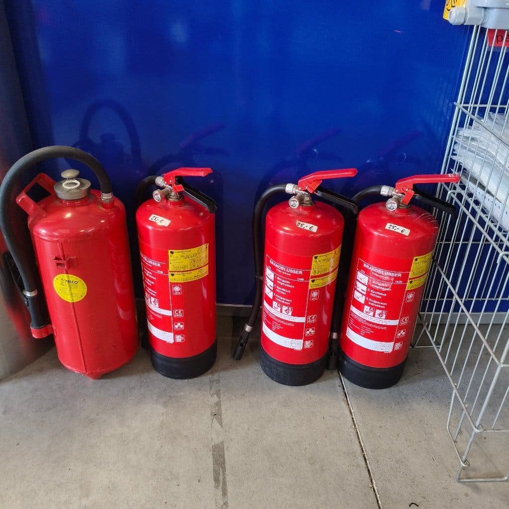 Aantal in goede staat  zijnde brandblussers  sproeischuim, Ophalen, Gebruikt, Brandblusser