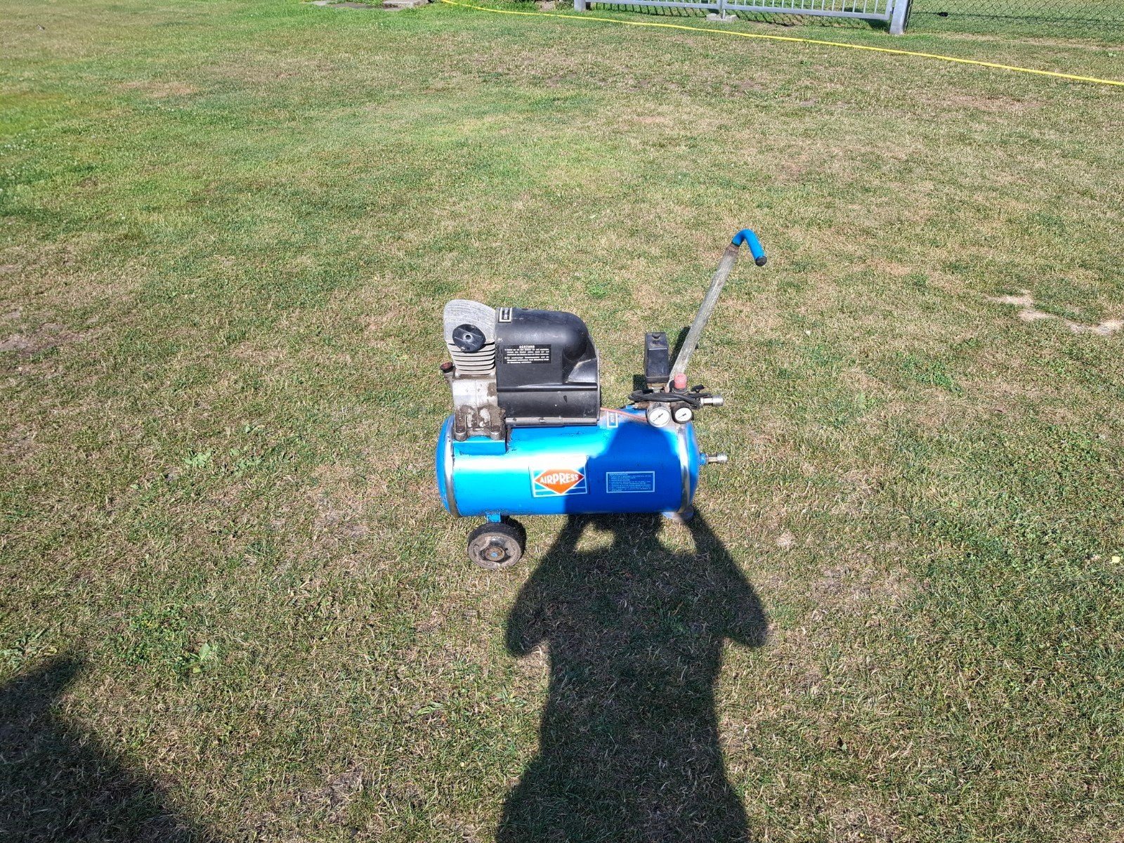 Compressor, Doe-het-zelf en Verbouw, Compressors, Minder dan 25 liter, Ophalen, Gebruikt, Minder dan 200 liter/min