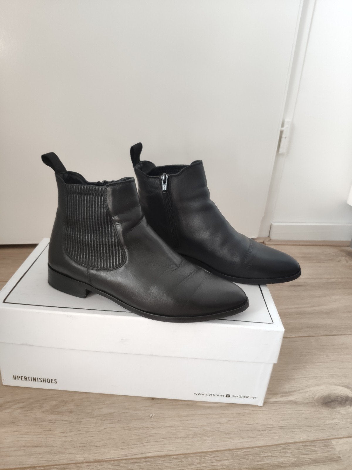 Pertini Pisa enkellaarzen zwart leer 37,5 als nieuw, Pertini, Zwart, Lage of Enkellaarzen, Ophalen of Verzenden