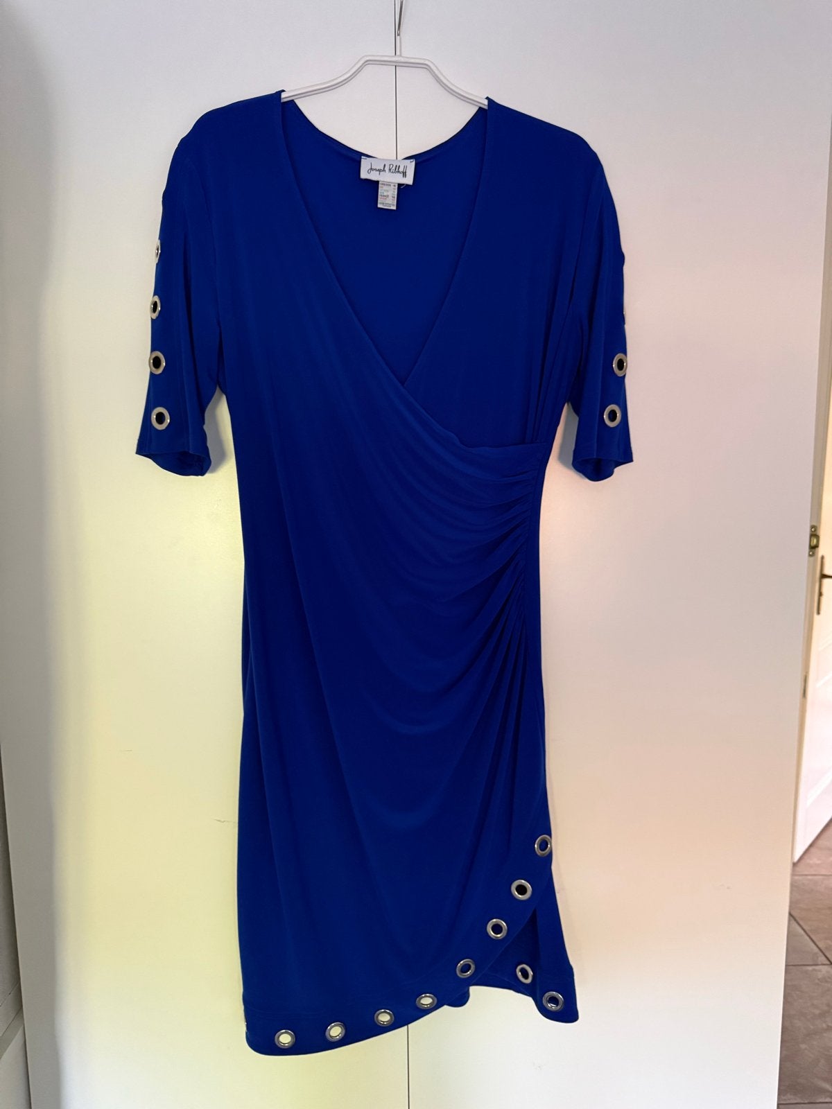 Joseph Ribkoff Kobaltblauwe Jurk met Gouden Ringen - Maat 44, Blauw, Maat 42/44 (L), Ophalen of Verzenden, Zo goed als nieuw