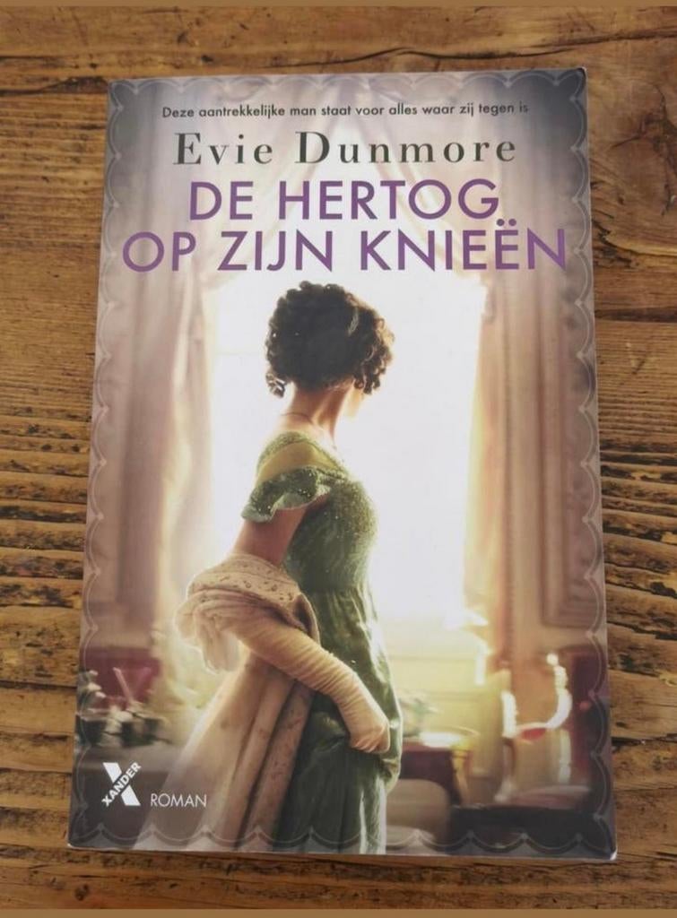 Evie Dunmore - De hertog op zijn knieën, Boeken, Ophalen of Verzenden, Zo goed als nieuw