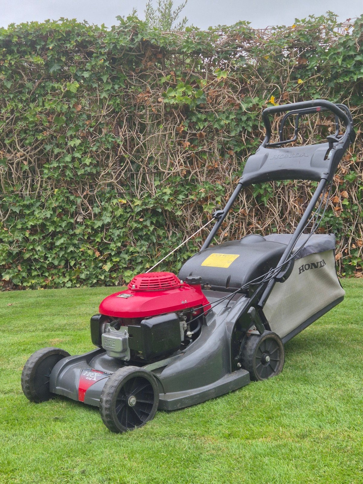 HONDA HRX 476 KUNSTOF MAAIDEK AANGEDREVEN, Tuin en Terras, Ophalen
