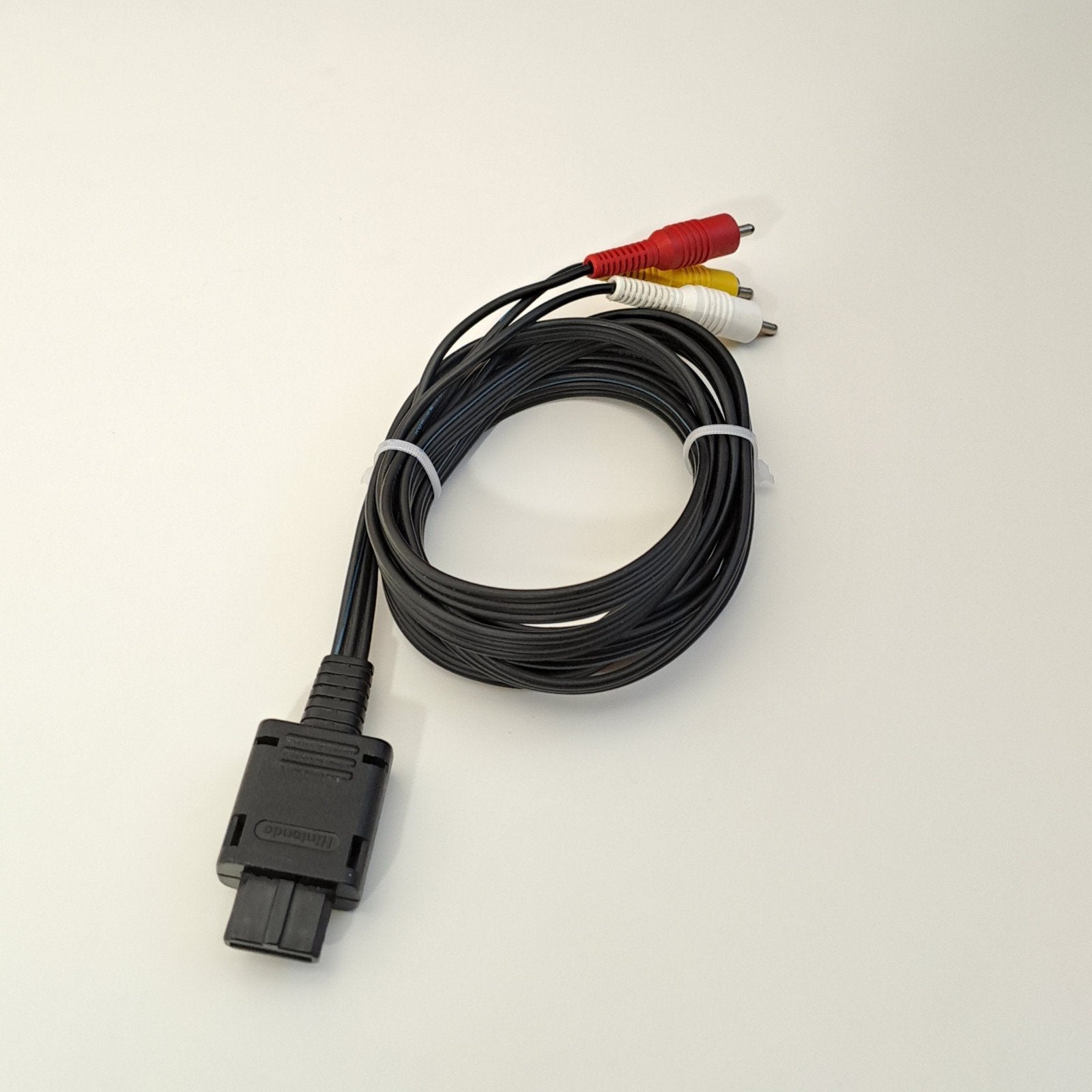 Originele Nintendo AV-kabel – N64 / SNES / GameCube, Ophalen of Verzenden, Zo goed als nieuw, Nintendo 64, Oplader of Kabel