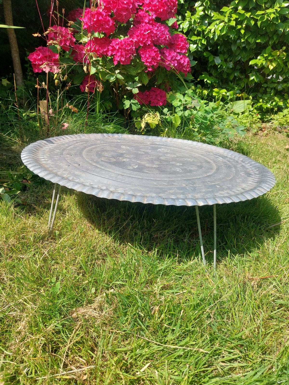 Marokkaans metalen tafel/dienblad met inklapbare poten, Ophalen, Minder dan 45 cm, Gebruikt, Metaal of Aluminium