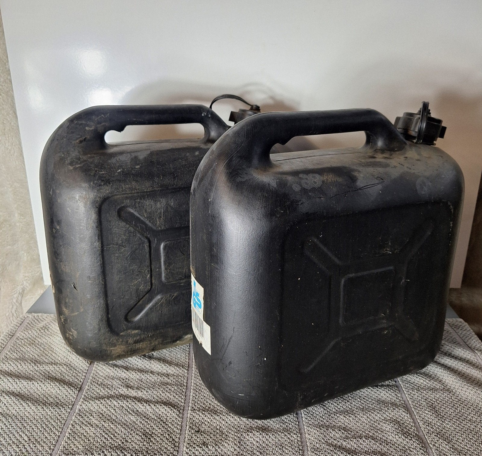 2x Jerrycan 10 liter - Zwart, robuust en handig, Ophalen of Verzenden, Gebruikt