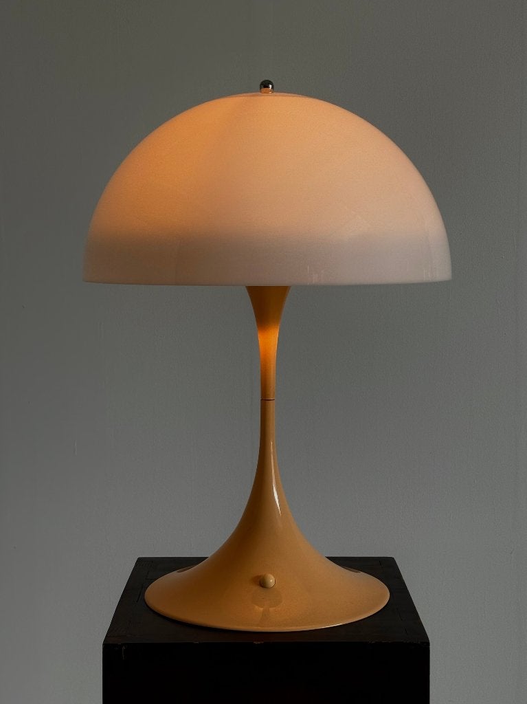 Louis Poulsen Panthella tafellamp Verner Panton beige voet, Huis en Inrichting, Lampen | Tafellampen, Overige materialen, Overige typen