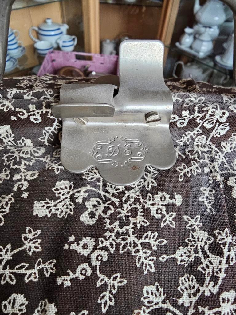 Thee mutsen van DE, Ophalen of Verzenden