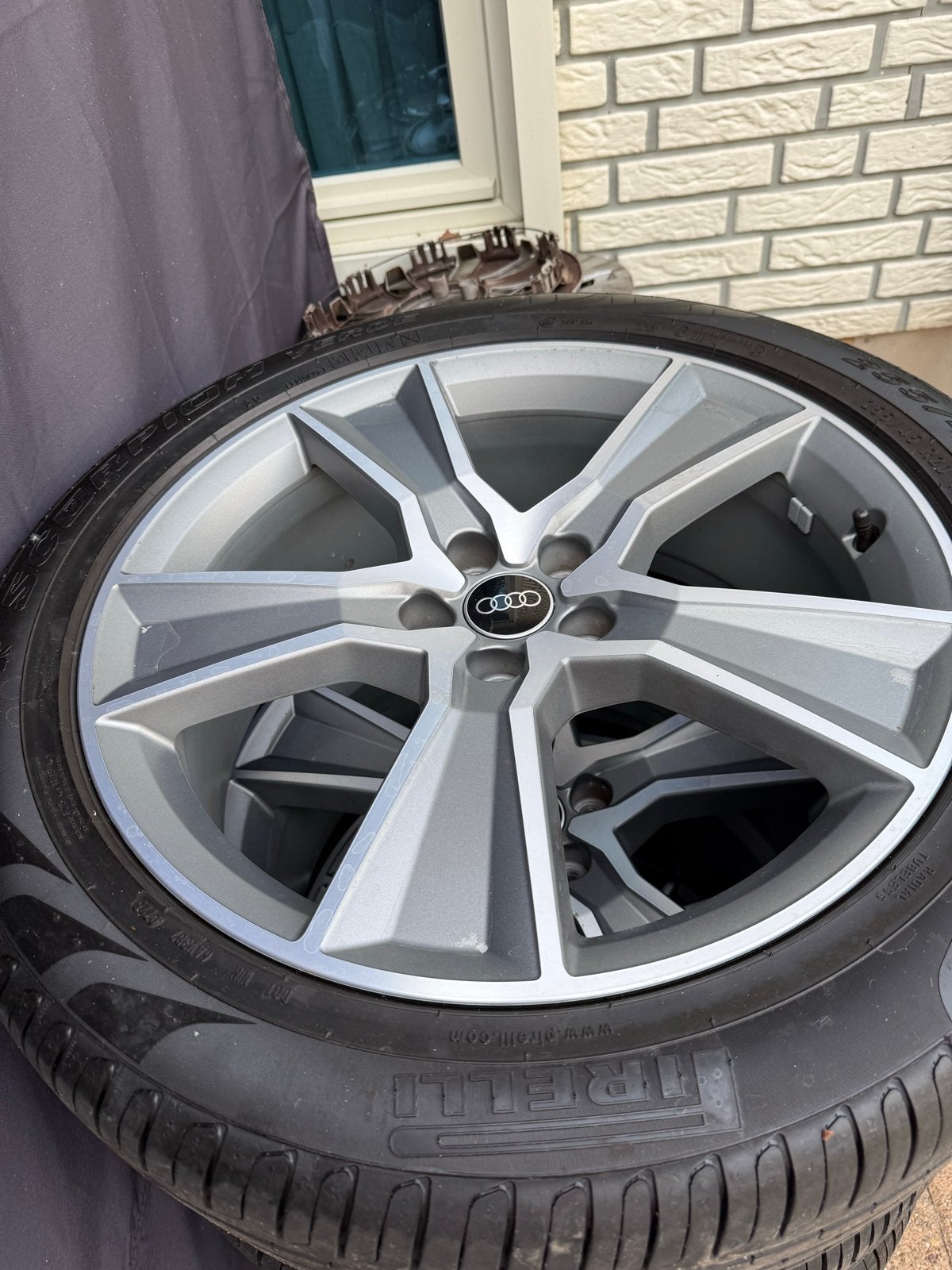 Audi Velgen met Pirelli Zomerbanden 255-45 R20, Ophalen, Gebruikt, 255 mm, Banden en Velgen