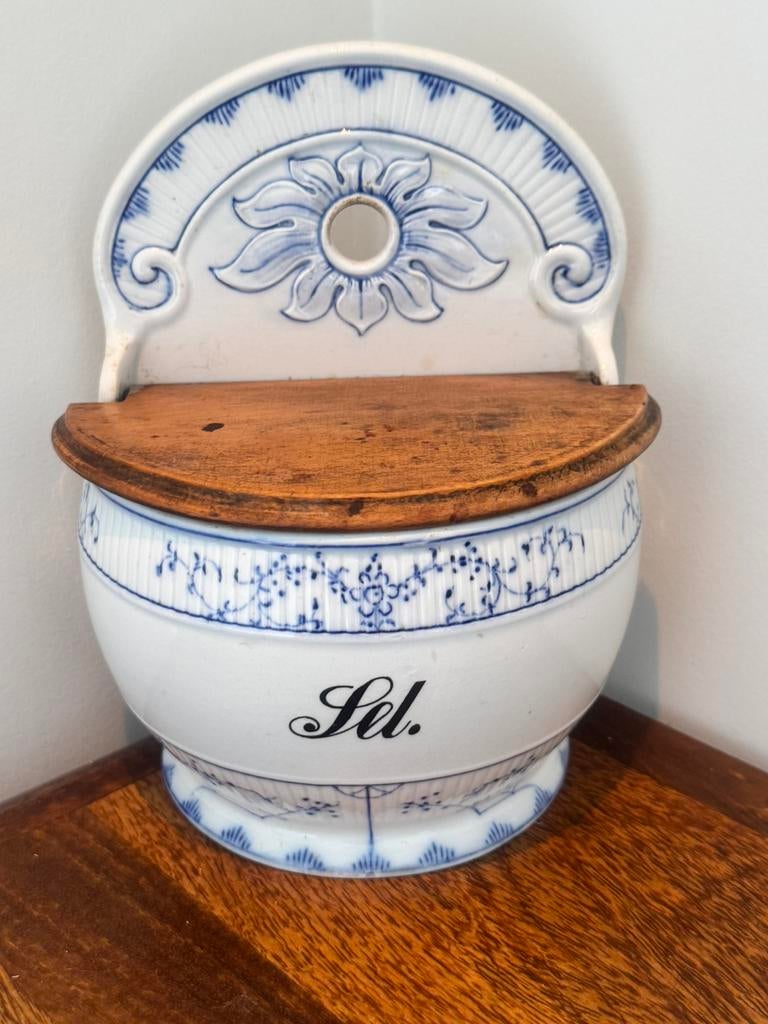 Antieke Villeroy & Boch wand-zoutbak "Sel" (Dresden)., Antiek en Kunst, Ophalen of Verzenden