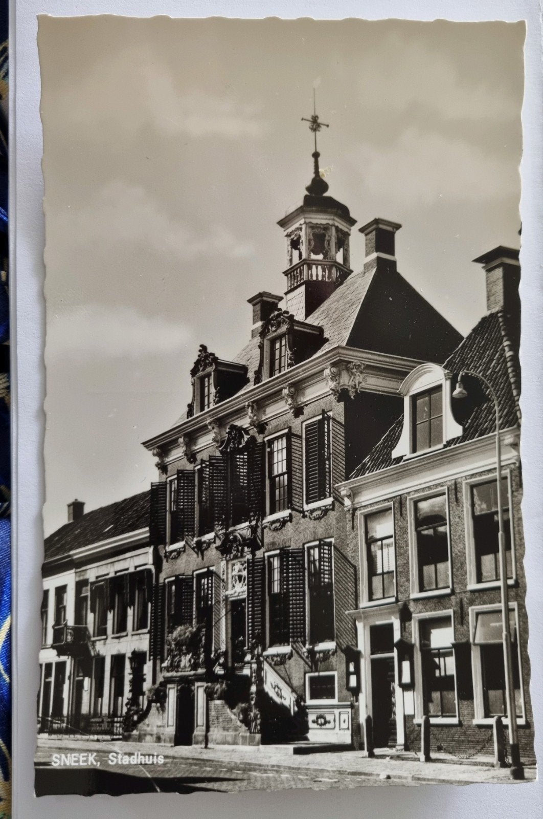 Krt. 431 Sneek Stadhuis - Echte foto, Ophalen of Verzenden, Ongelopen, Friesland