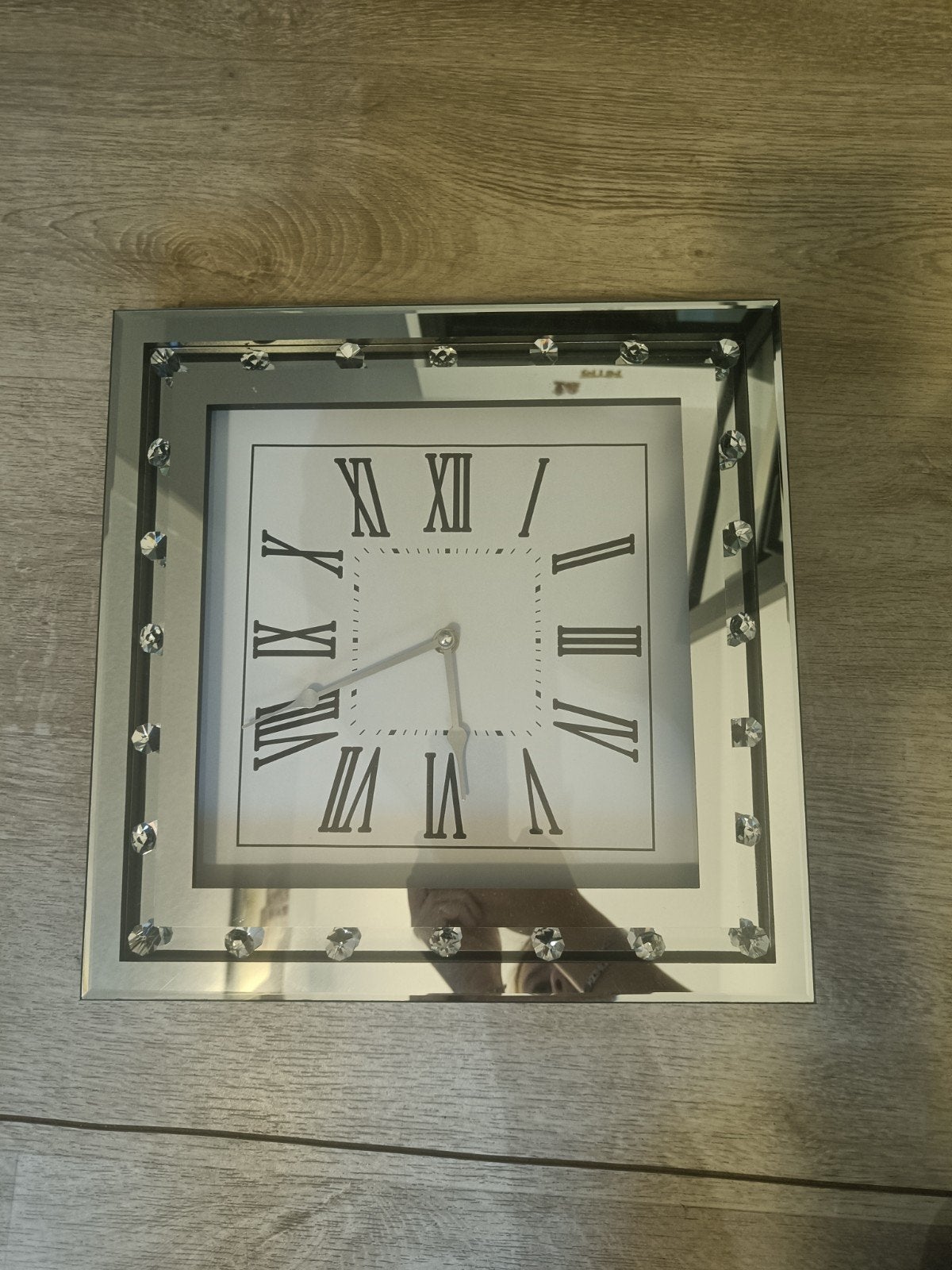 Mooie spiegel wandklok met diamantjes, Wandklok, Analoog, Werkt op batterijen, Ophalen of Verzenden