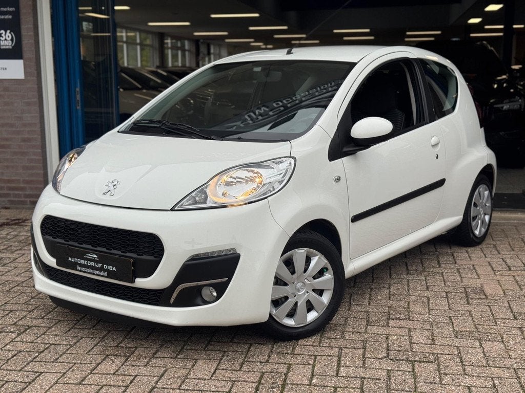 Peugeot 107 1.0 Active 2014 WIT 3drs AUT AIRCO APK NAP!, Auto's, Peugeot, Euro 5, Stof, Gebruikt, Zwart