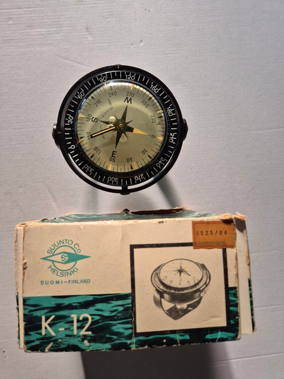 kompas maritima suunto K12, Ophalen