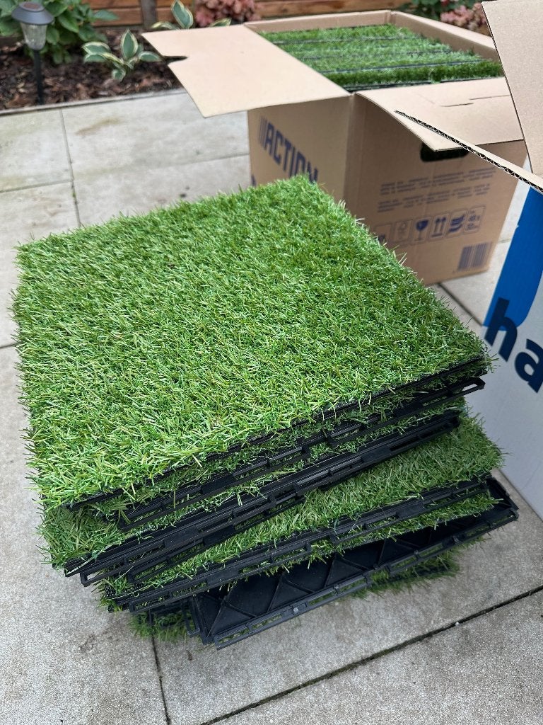 IKEA RUNNEN kunstgras balkontegels – 48 stuks (4,3 m²), Tuin en Terras, Ophalen, Zo goed als nieuw, Minder dan 10 m², Gras