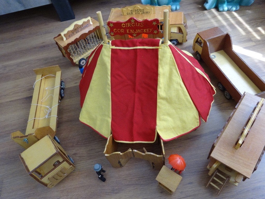 Compleet Circus Cor En Jackey, Ophalen of Verzenden, Zo goed als nieuw, Rij- of Hobbelspeelgoed