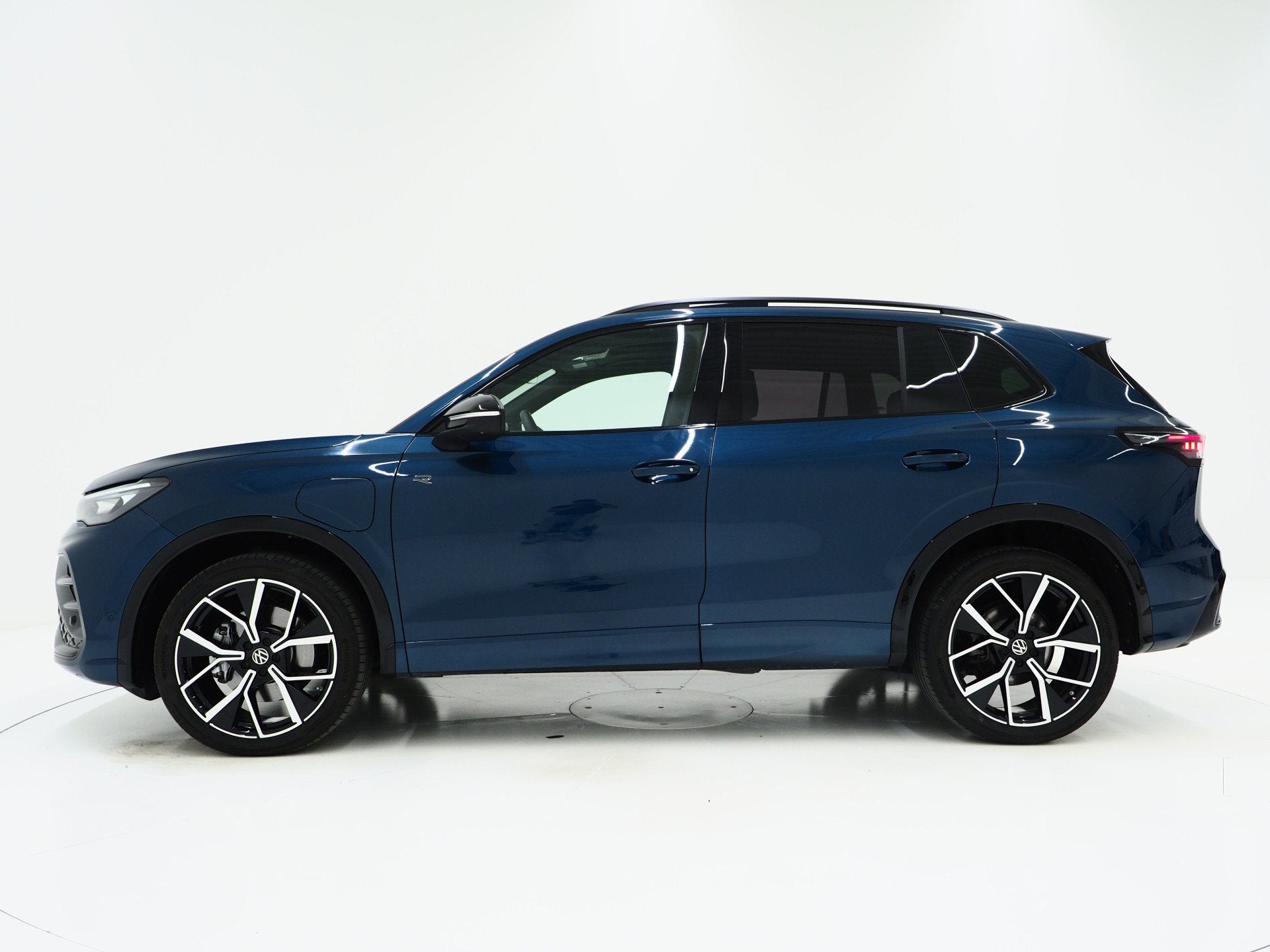 Volkswagen Tiguan 1.5 eHybrid R-Line Edition | 5 Jaar Garant, Zwart, Blauw, Bedrijf, SUV of Terreinwagen
