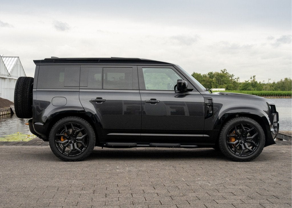 Land Rover Defender 110 P300e 110 X-Dynamic HSE | Outland Ed, Auto's, Land Rover, Gebruikt, Zwart, 4 cilinders, 3000 kg