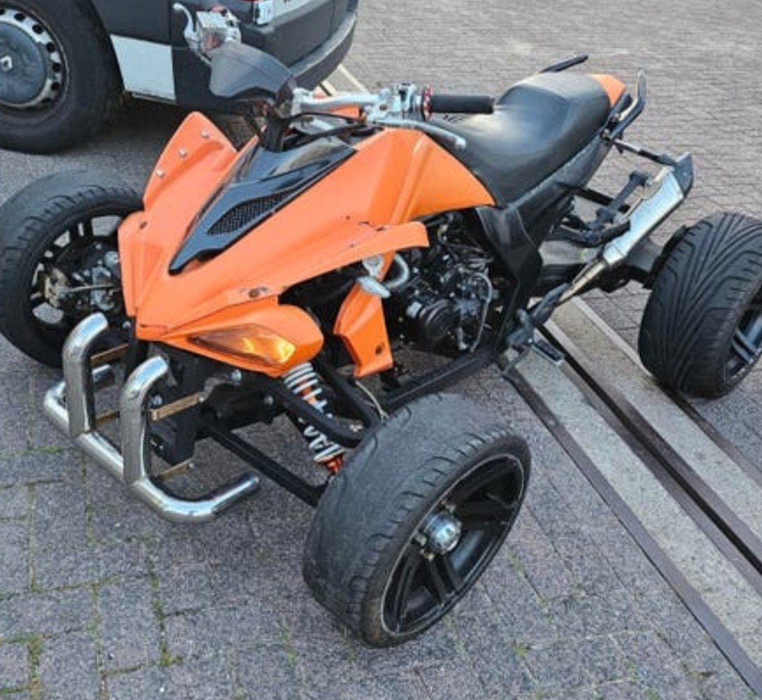 Quad met aandrijfas, schakelt goed, slechts 3000 km!, Ophalen of Verzenden