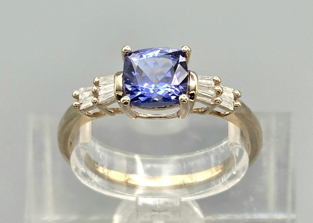 Gouden Vintage ring met tanzaniet en diamanten. 2026/454