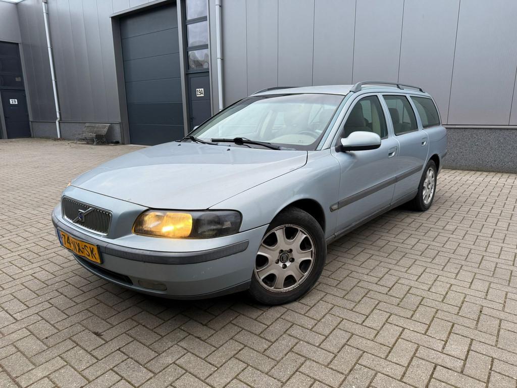 Volvo V70 2.4 Comfort Line 7 zitter Jaar apk, Voorwielaandrijving, 170 pk, Geïmporteerd, Electronic Stability Program (ESP)