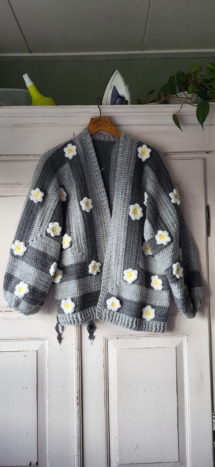 Handgehaakt vest met bloemen - Maat XL, Ophalen of Verzenden, Zo goed als nieuw, Maat 46/48 (XL) of groter, Grijs