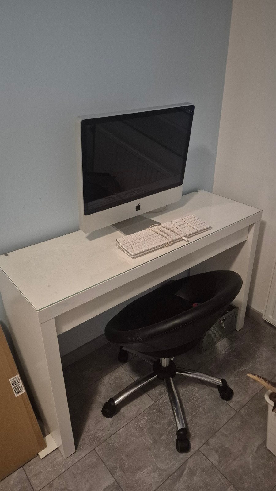 IKEA Bureau wit met glasplaat - Zo goed als nieuw, Ophalen, Opbergruimte, Zo goed als nieuw, IKEA