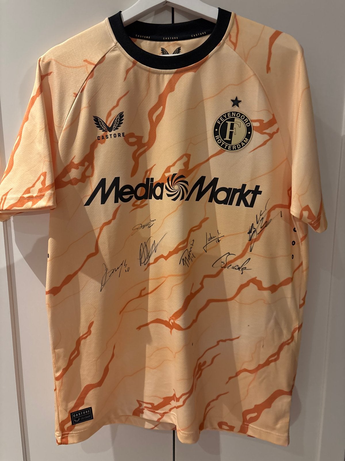 Gesigneerd Feyenoord shirt 2024-25 - Uniek collectors item, Maat M, Ophalen of Verzenden, Nieuw, Shirt