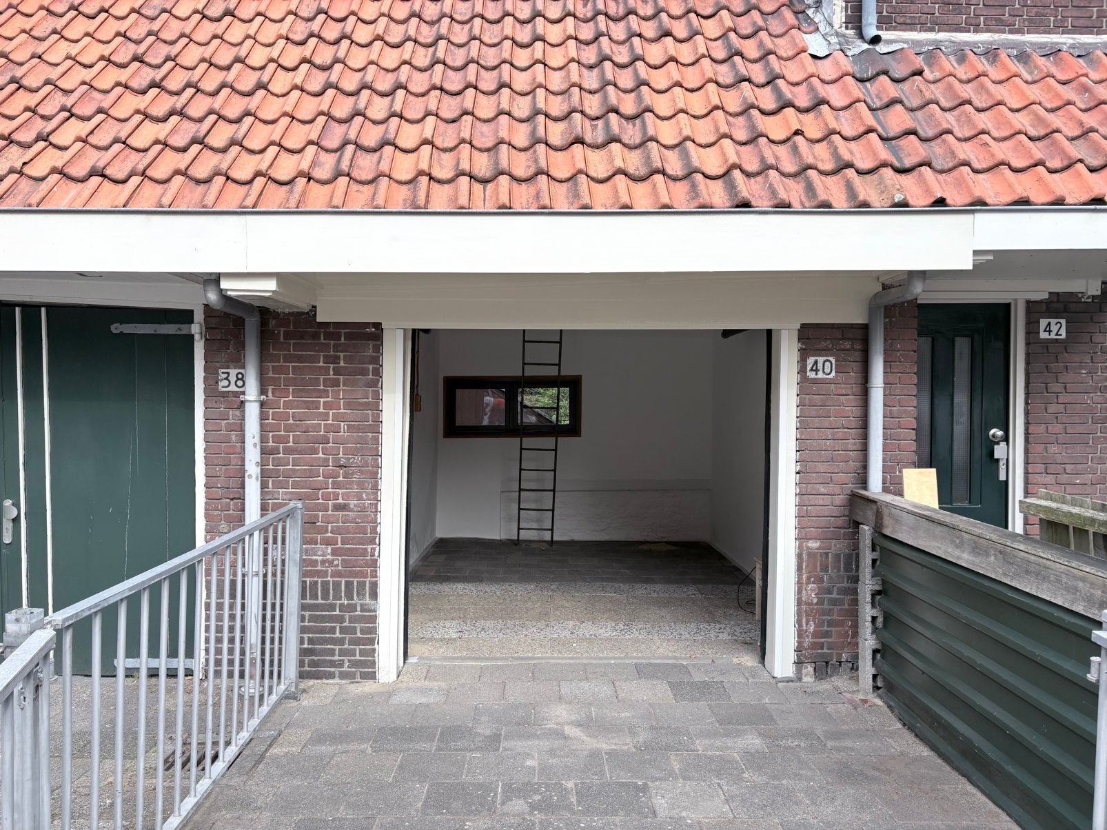Garage / schuur van ca. 20 m² incl vliering – Rotterdam, Rotterdam