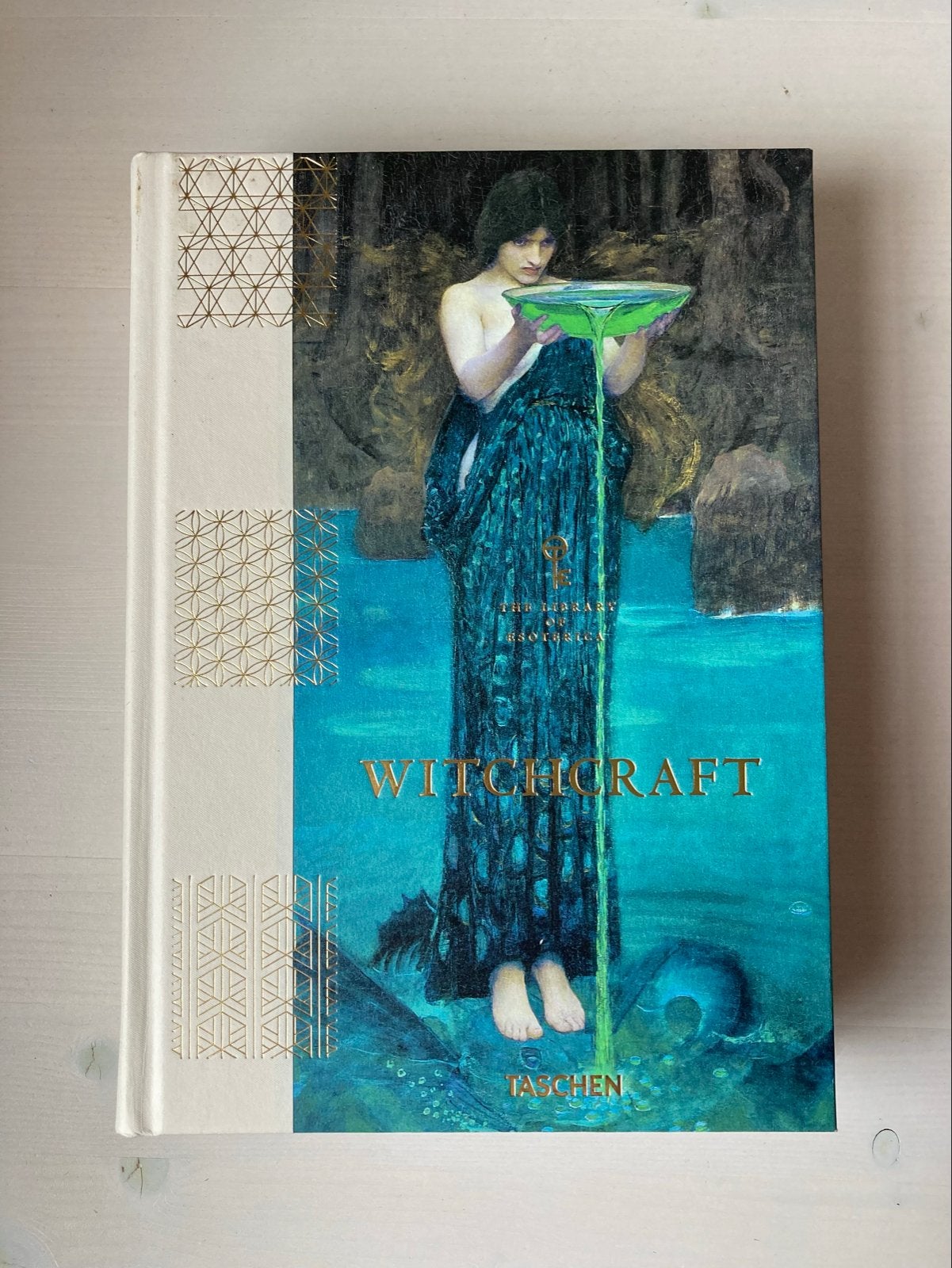 Witchcraft - The Library of Esoterica - Taschen, Ophalen, Zo goed als nieuw, Spiritualiteit algemeen, Achtergrond en Informatie