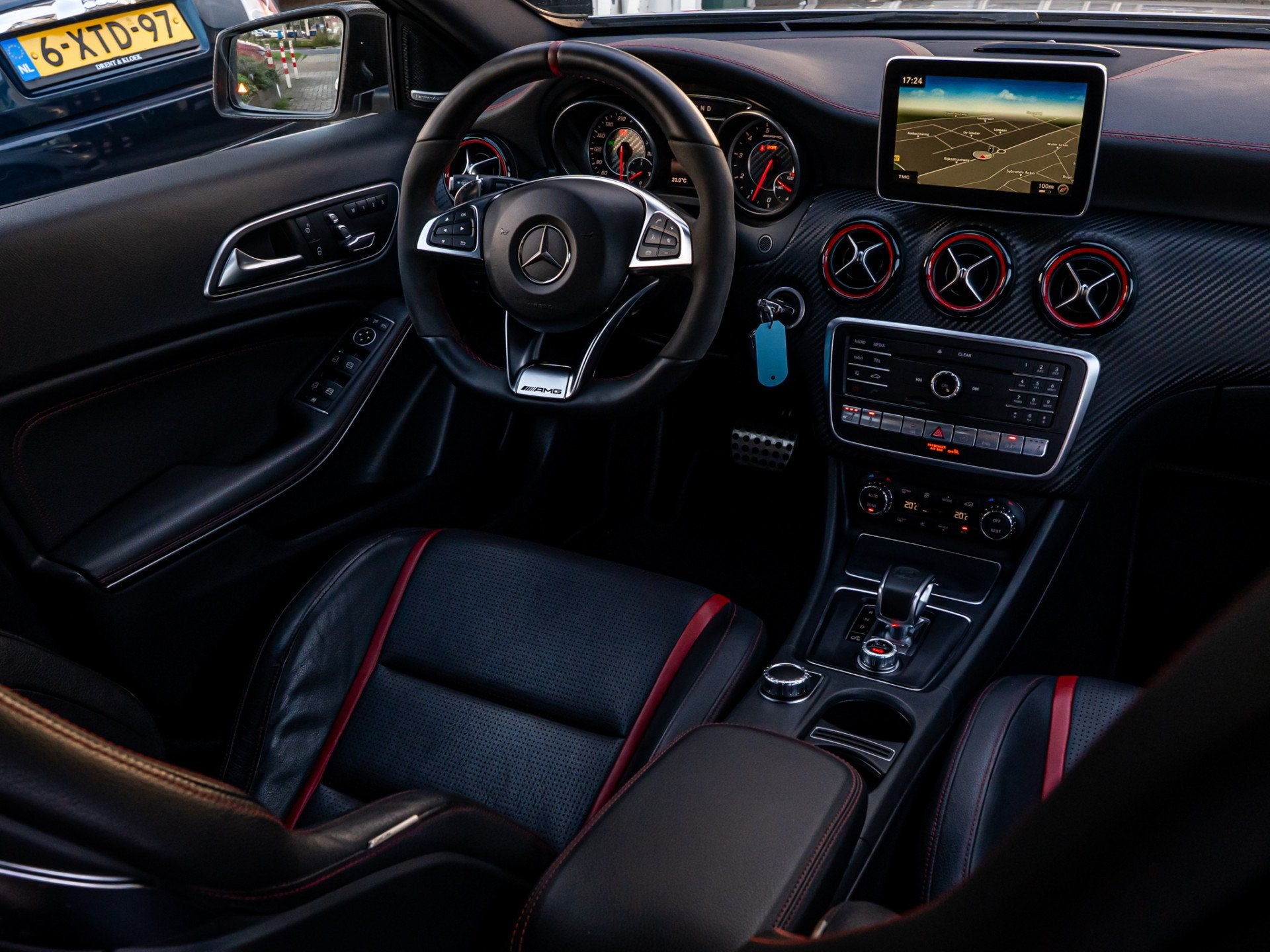 Mercedes-Benz A-Klasse AMG 45 4MATIC SCHAALSTOELEN AERO 19 I, Auto's, Automaat, Parkeerassistent, Gebruikt, Euro 6