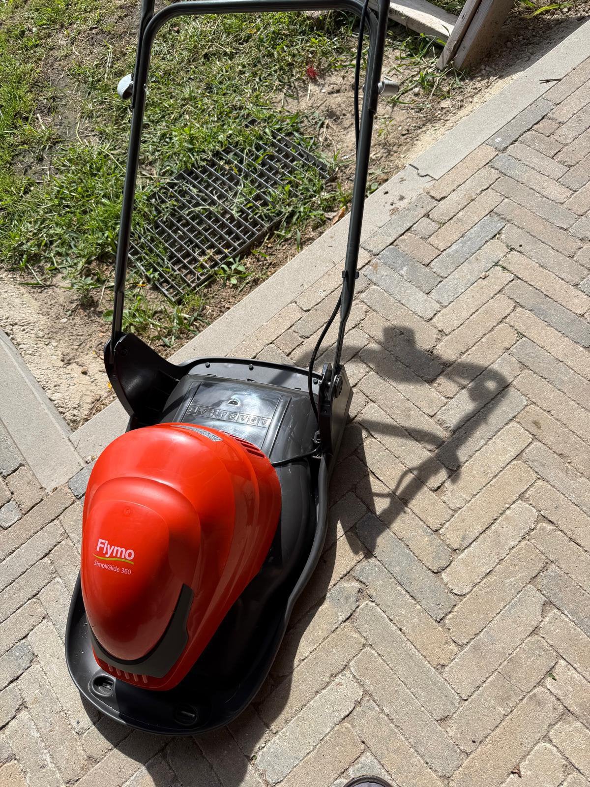Zweefmaaier 1800W nieuw Flymo Simpliglide 360, Zweefmaaier, Ophalen, Nieuw