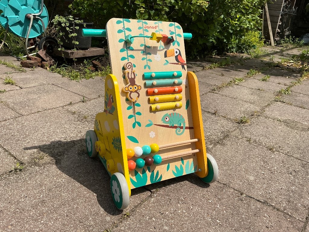 Janod Activiteiten Trolley - Zo goed als nieuw, Kinderen en Baby's, Speelgoed | Houten speelgoed, Zo goed als nieuw, Duw- of Trekspeelgoed