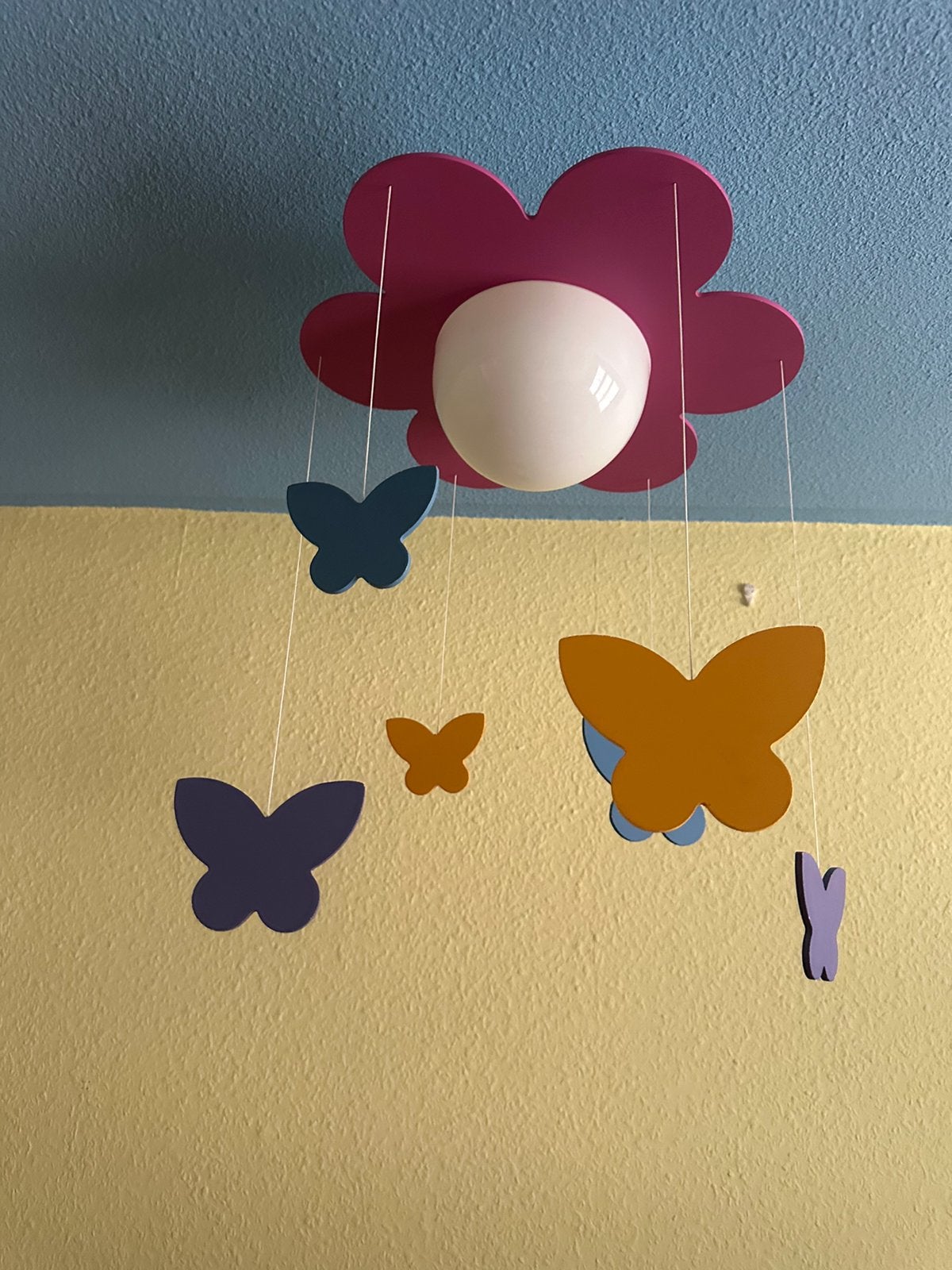 Kleurige HANGLAMP ..Bloem met zwevende vlinders, E27 (groot), Zo goed als nieuw, Modern, Ophalen